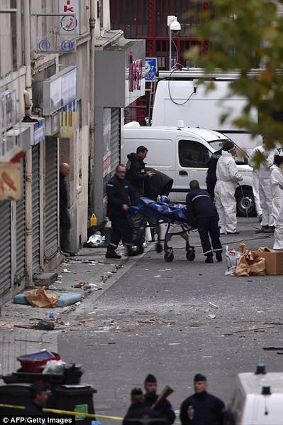 Autoridades francesas capturam 8 suspeitos em rusga policial nos subúrbios de Paris