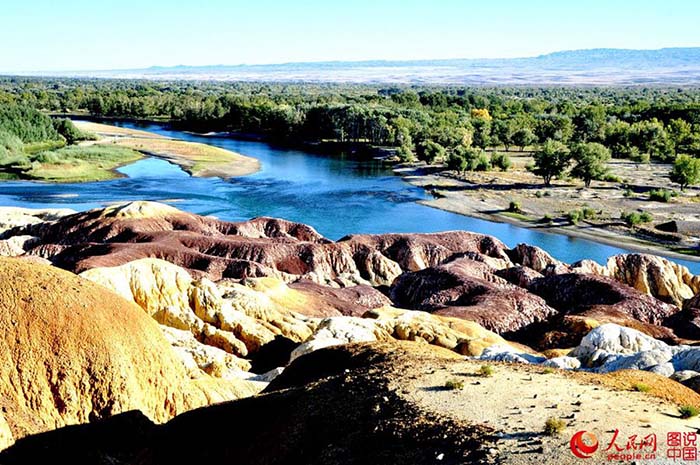 Paisagem maravilhosa da Praia Arco-Íris em Xinjiang