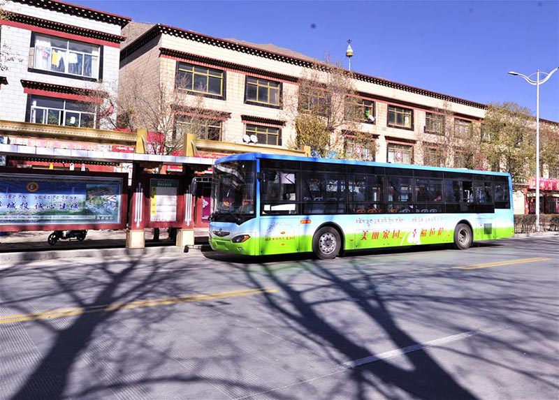 Primeiro ônibus movido a energia solar entra em atividade no Tibete