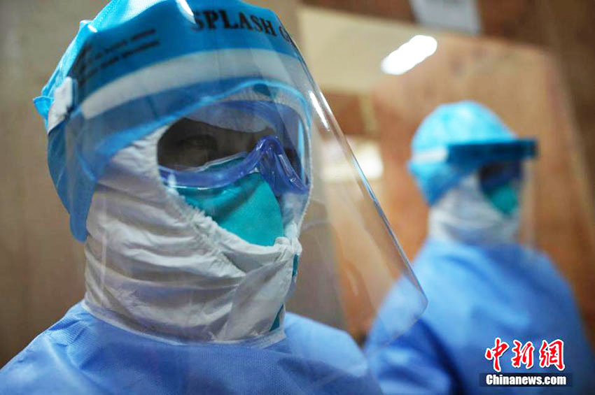 China concede honraria aos cidadãos chineses que lutaram contra o Ebola