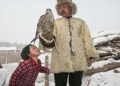 A “Aldeia Falcão” – Tradição centenária é mantida em comunidade no noroeste da China