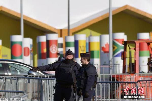 120 mil policiais franceses destacados para a segurança da COP21
