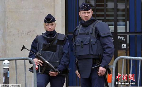 120 mil policiais franceses destacados para a segurança da COP21