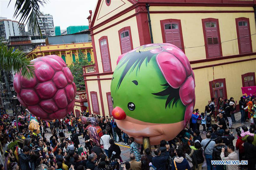 Macau realiza parada para marcar o 16º aniversário do regresso à pátria