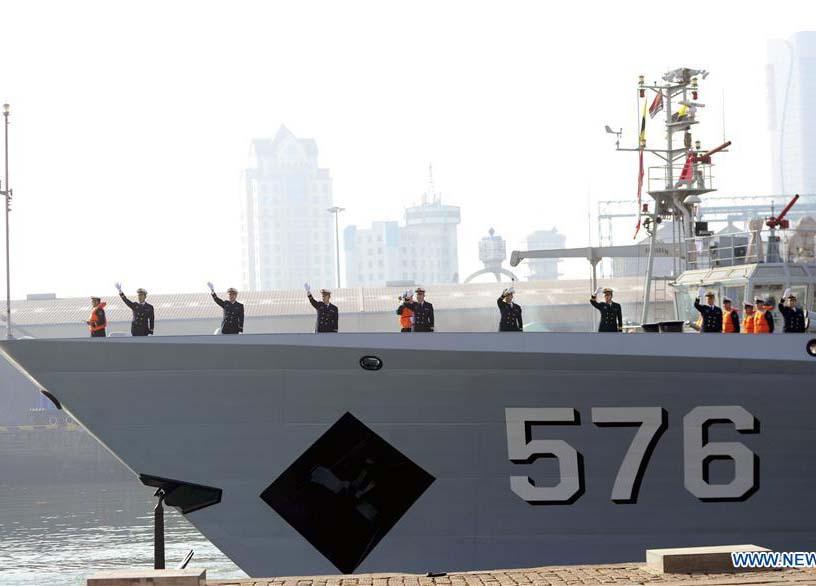 Fragata de escolta da 22ª frota chinesa parte para o Golfo de Áden