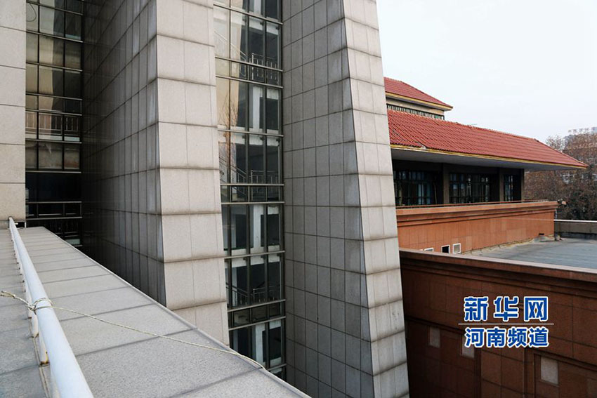 Edifício peculiar destaca-se na Universidade de Zhengzhou