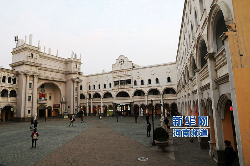 Edifício peculiar destaca-se na Universidade de Zhengzhou