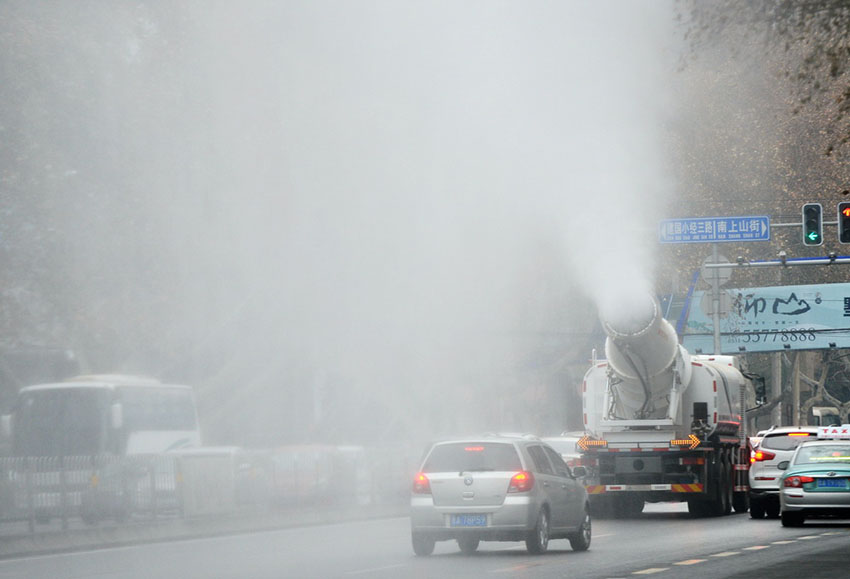 Jinan usa canhão d’água para diminuir poluição do ar na cidade