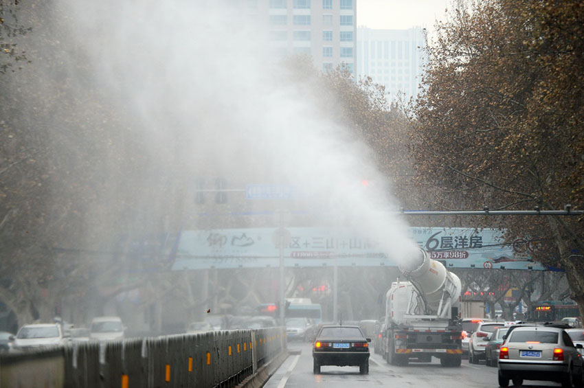 Jinan usa canhão d’água para diminuir poluição do ar na cidade