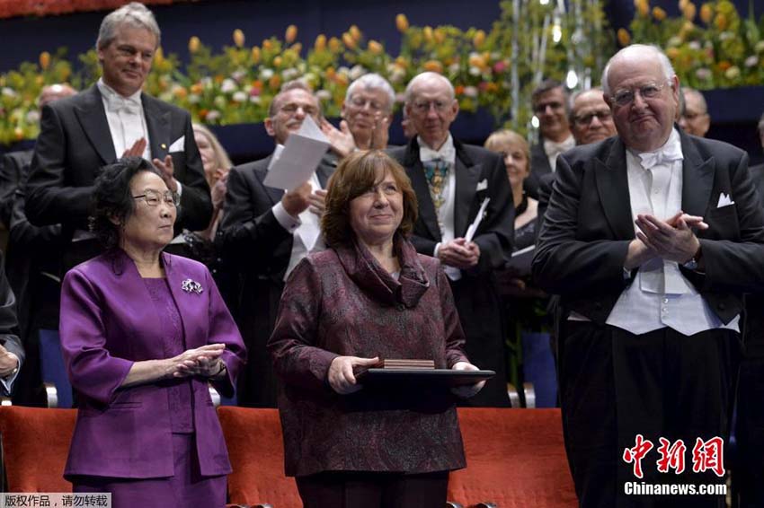 Tu Youyou recebe Prêmio Nobel de Medicina/Fisiologia 2015 em Estocolmo