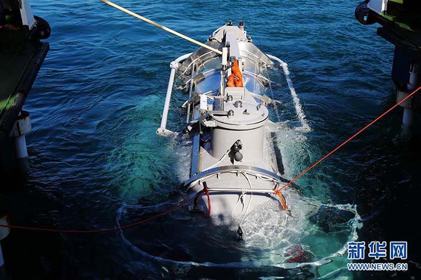 Maior submersível turístico do mundo começa a operar em Sanya