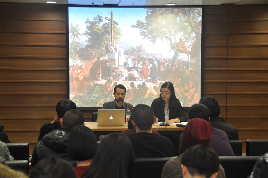 Palestra sobre história da arte brasileira atrai artistas na Academia de Belas Artes da China