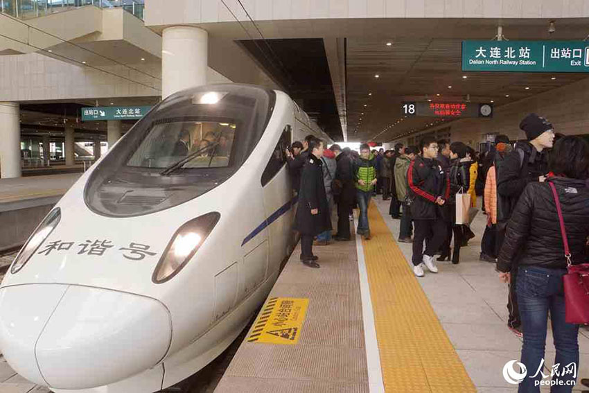 Ferrovia expressa costeira é aberta no nordeste da China