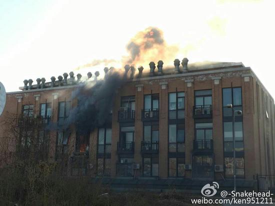 Incêndio na Universidade de Tsinghua causa um morto