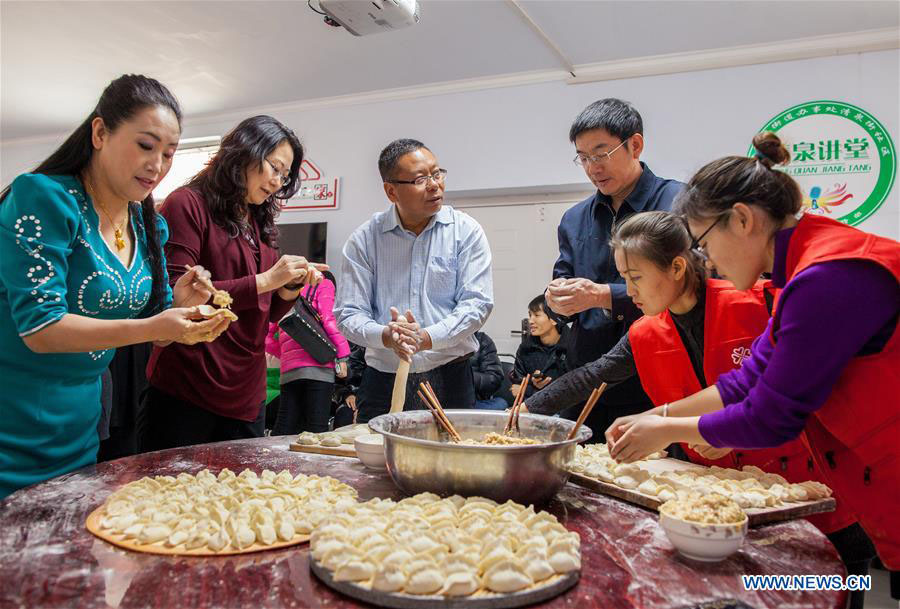 Fazer ravióli (jiaozi) é um costume chinês para celebrar o solstício de inverno