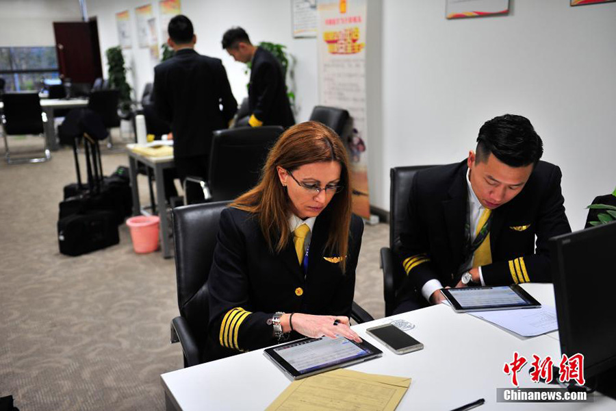 Conheça Jin, a primeira mulher Americana a se tornar piloto de avião na China