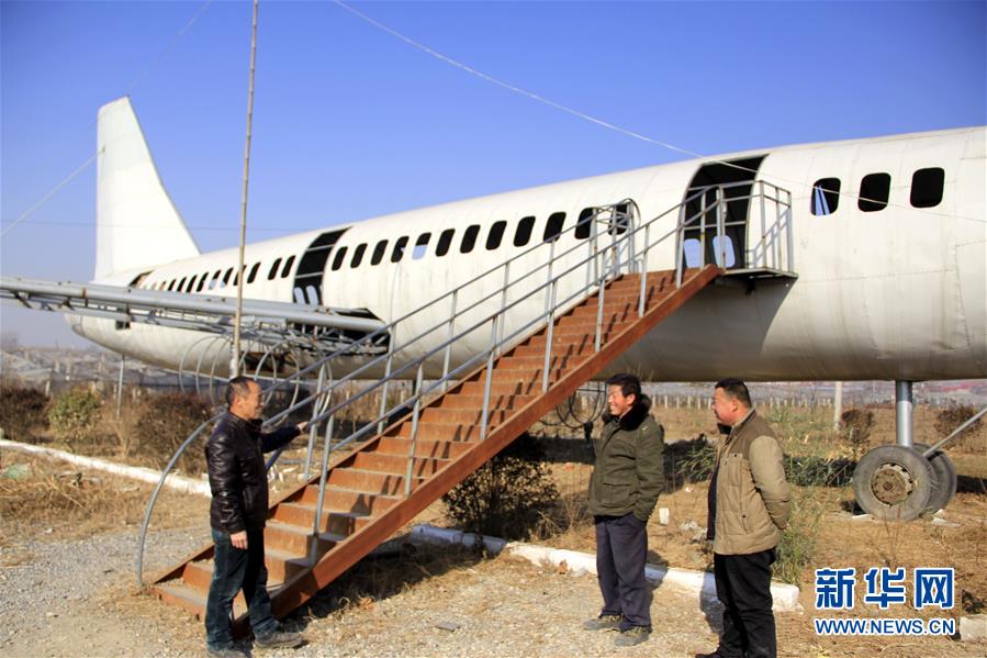 Camponês chinês constrói réplica artesanal de avião