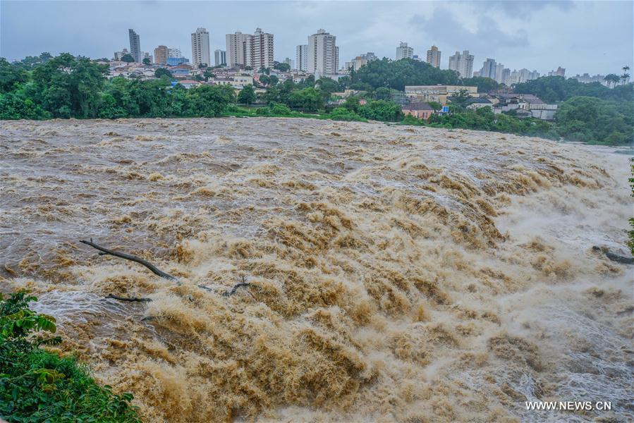 Fortes chuvas inundam cidades de São Paulo