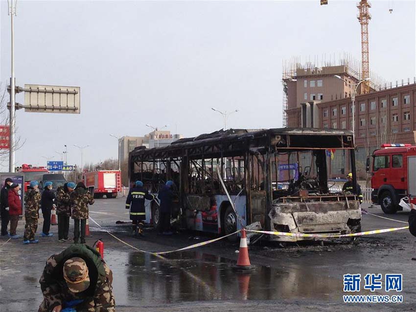 Incêndio em ônibus no noroeste da China deixa 14 mortos