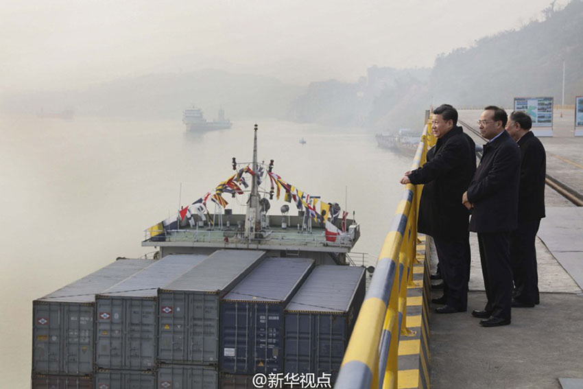 Xi inicia o novo ano com visita a Chongqing