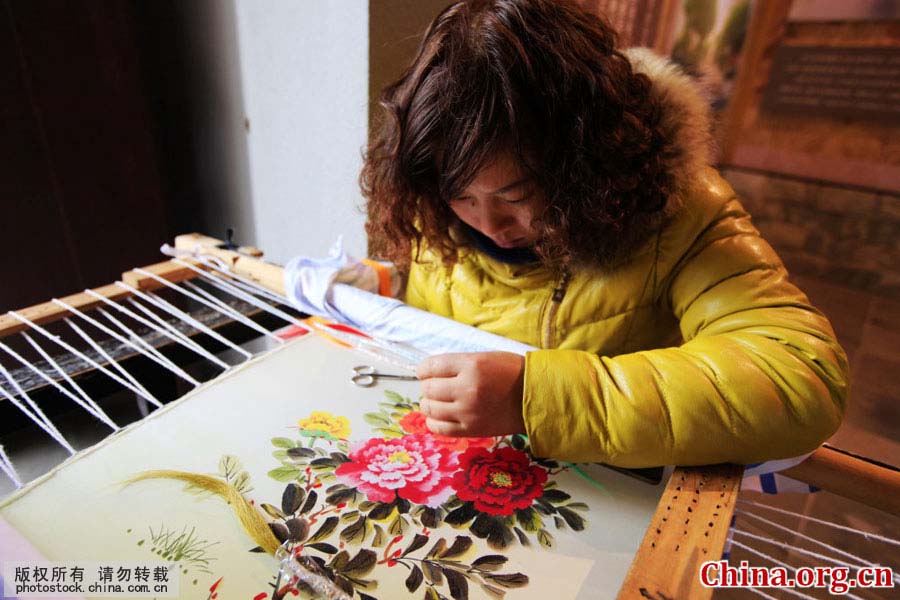 Artesanato chinês: bordado feito com…cabelo