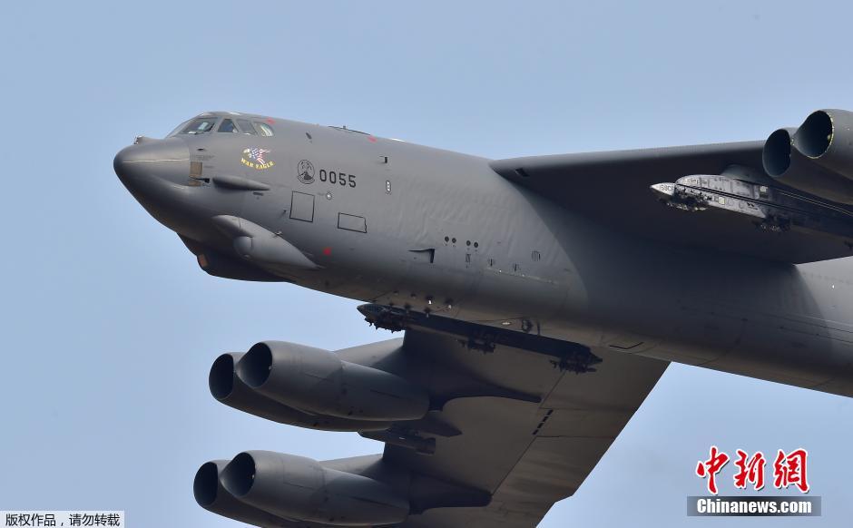 Especialista chinês critica sobrevoo de bombardeiro americano B-52 na Península Coreana
