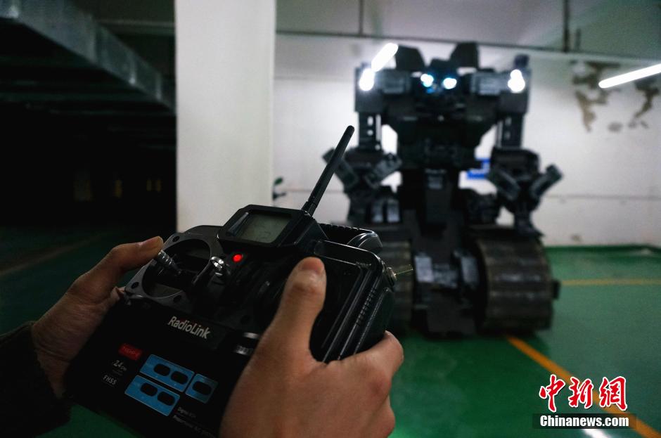 Professor chinês cria soldado robô