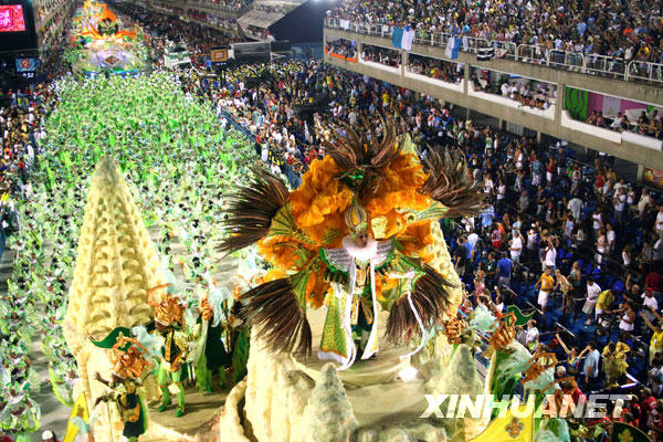 Recessão econômica causa cancelamento dos desfiles de Carnaval em vários lugares do Brasil