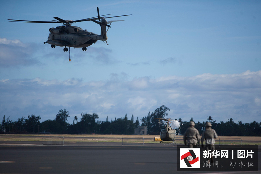 Dois helicópteros militares despenham-se ao largo da costa do Havai