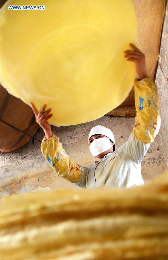 Moradores de vilarejo se preparam para o Ano Novo chinês