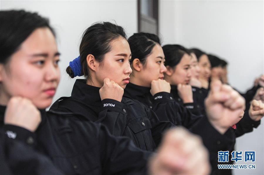 Policiais femininas em serviço a -30ºC