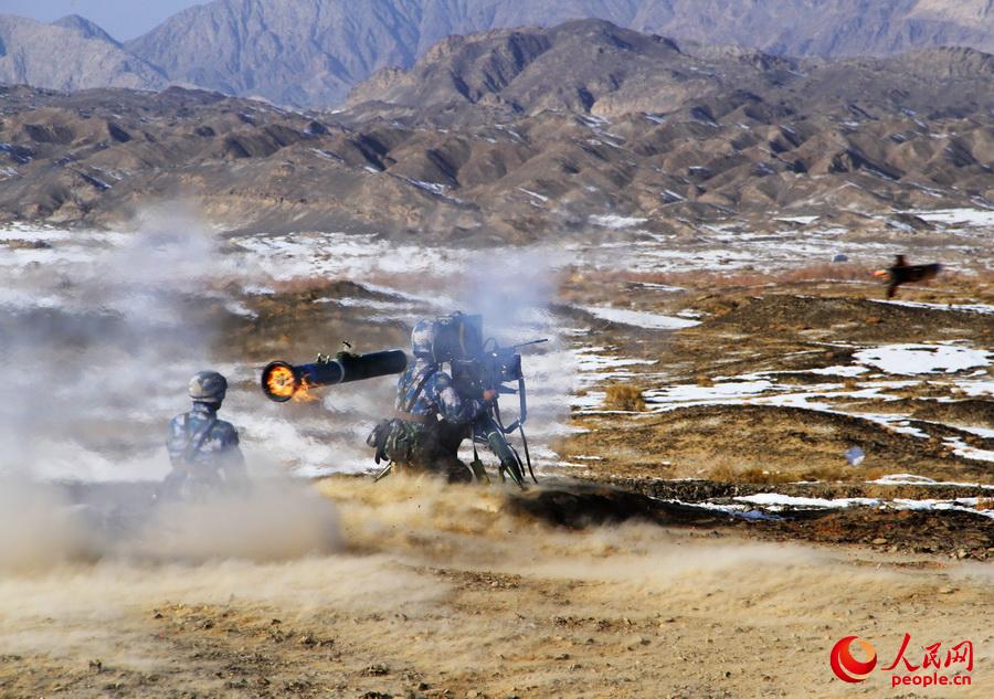 Fuzileiros chineses realizam treinamento em Xinjiang