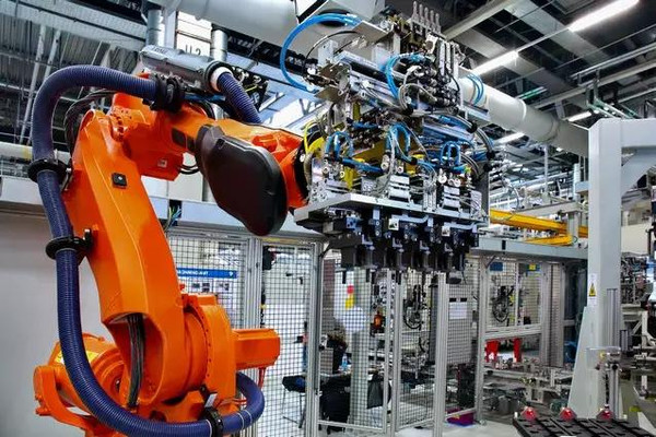 BMW abre primeira fábrica de motores na China