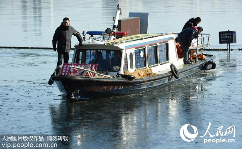 Hangzhou utiliza pela primeira vez navio quebra-gelo no Lago do Oeste
