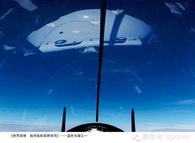 Fotos aéreas tiradas a partir de um caça J-11 do exército chinês