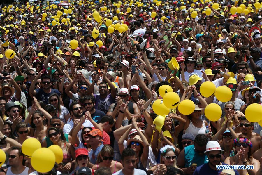 Monobloco desfila pela primeira vez em São Paulo