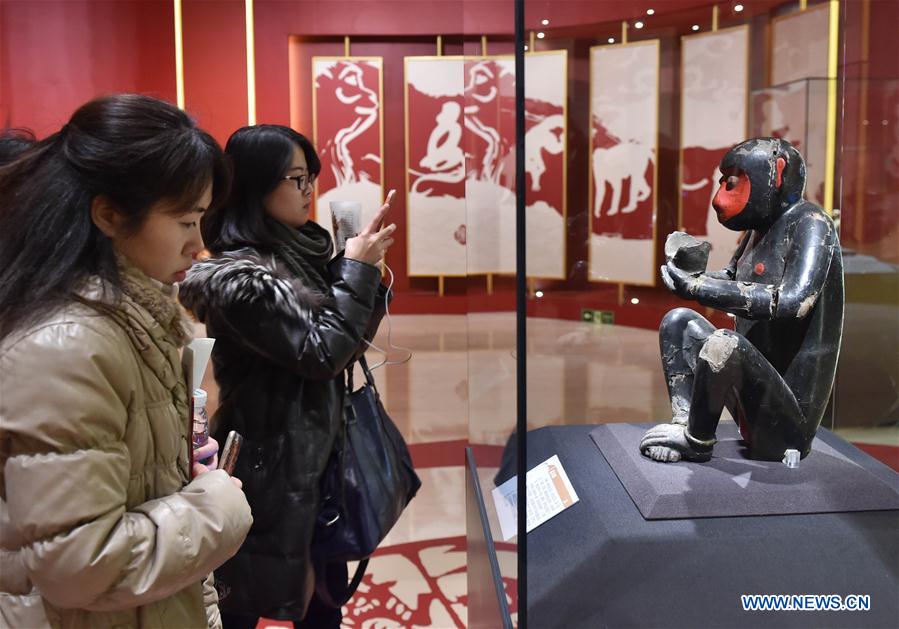 Obras inspiradas no macaco do Ano Novo chinês exibidas em Beijing
