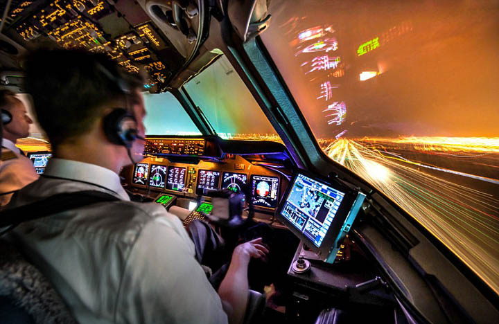 Imagens incríveis fotografadas da cabine do avião por um piloto alemão
