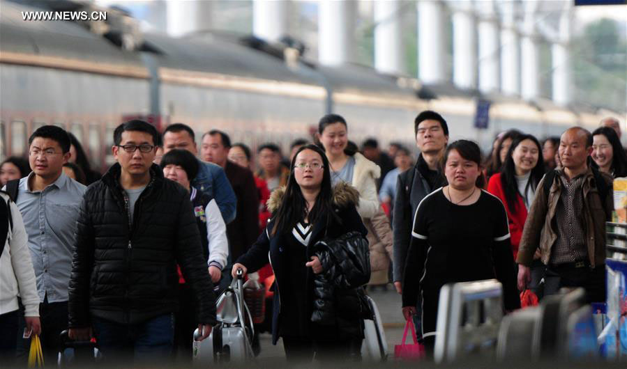 Trens chineses batem recorde diário de passageiros