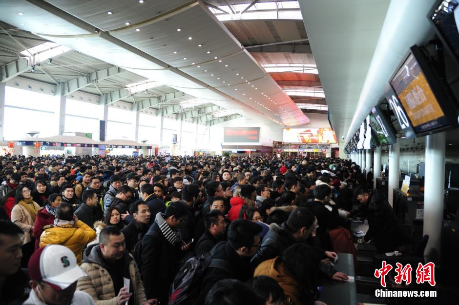 Aeroporto de Dalian cancela mais de 300 voos