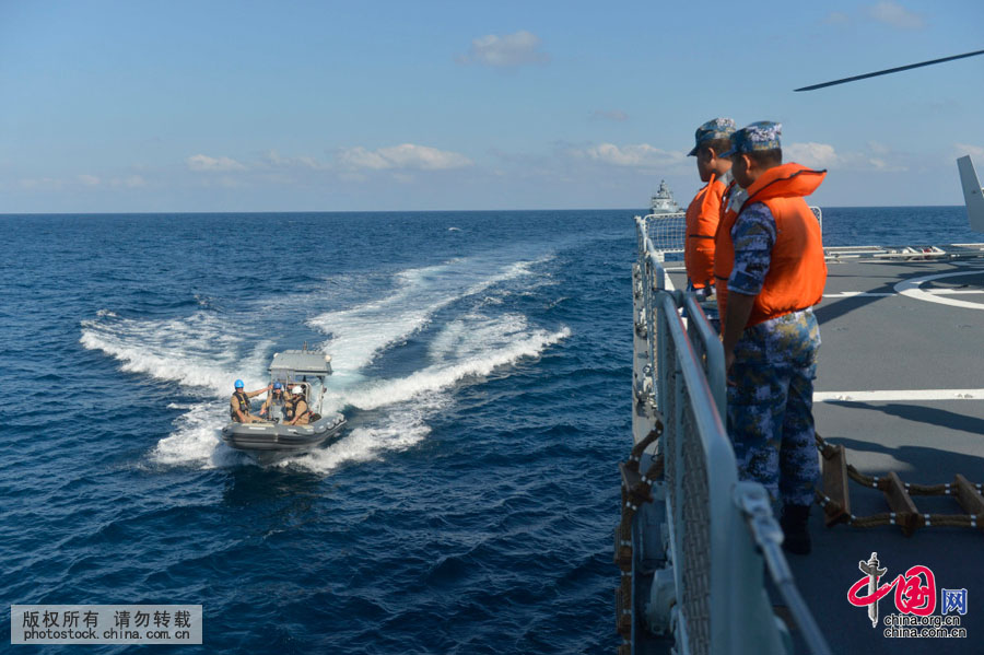 Marinhas chinesa e da União Europeia organizam ensaio conjunto anti pirataria
