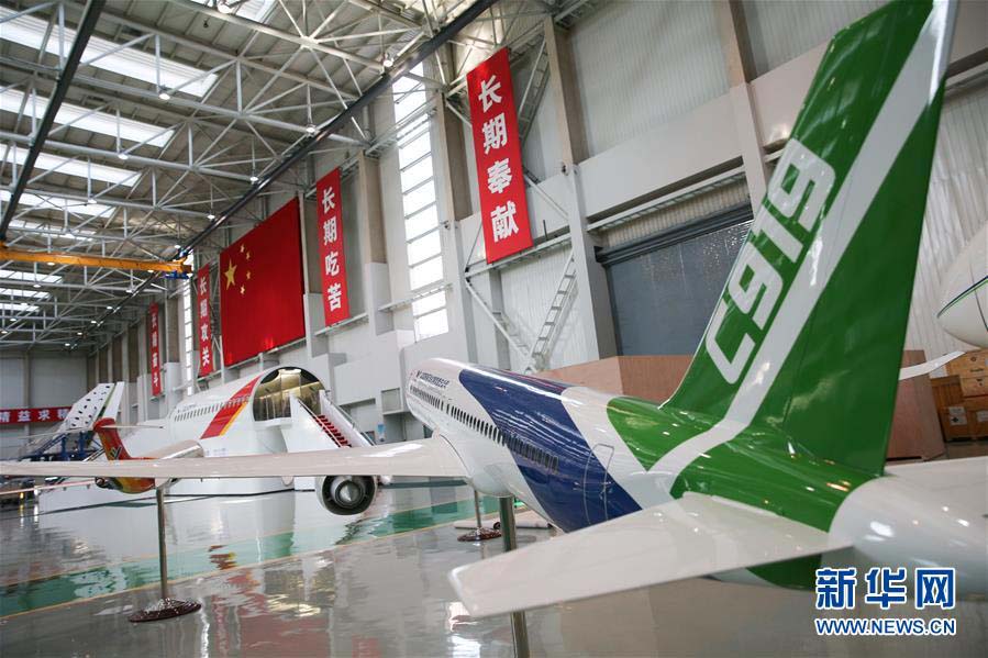 Avião de passageiros de fabricação chinesa fará voo inaugural em 2016