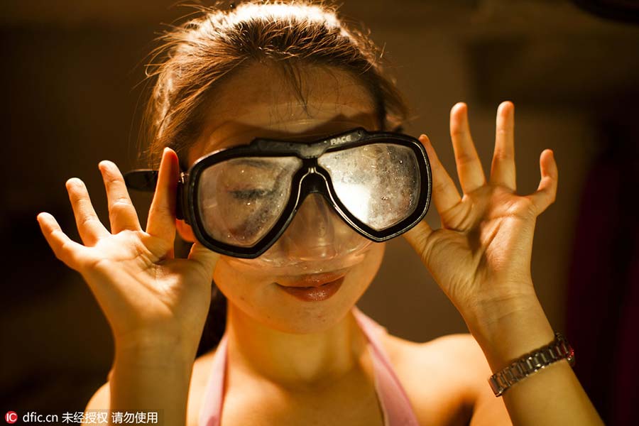 Mulher sai da televisão para se tornar uma “sereia” em aquário de Changchun