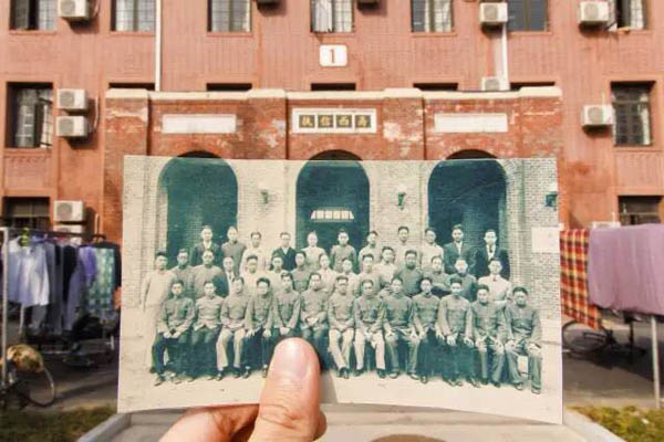 Passado e Presente: Universidade Jiaotong de Shanghai publica fotos comparativas das diferentes gerações de alunos