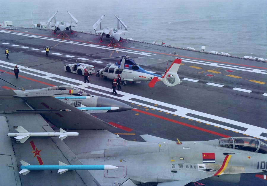 China publica fotos inéditas do porta-aviões da marinha nacional com caças a bordo