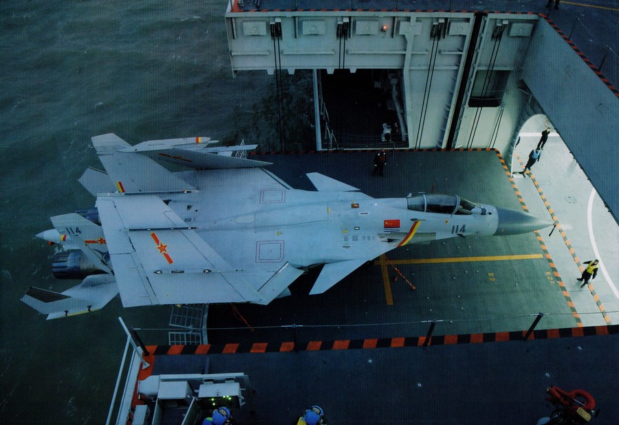 China publica fotos inéditas do porta-aviões da marinha nacional com caças a bordo
