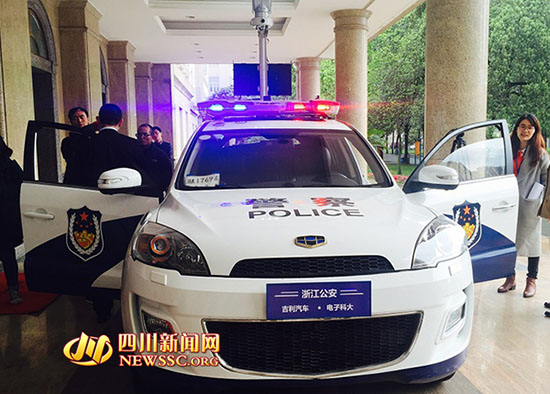 China desenvolve automóveis de polícia com scanner de rostos