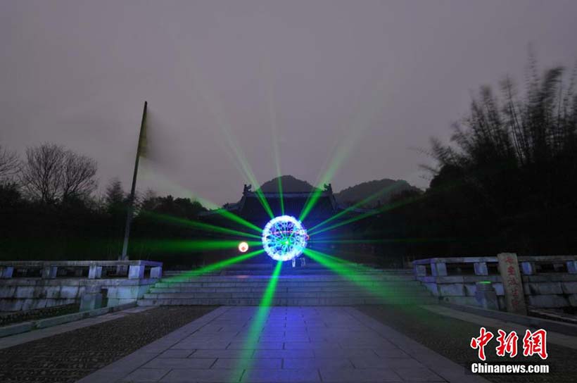 Montagens de efeitos luminosos em monumentos de Jiangxi