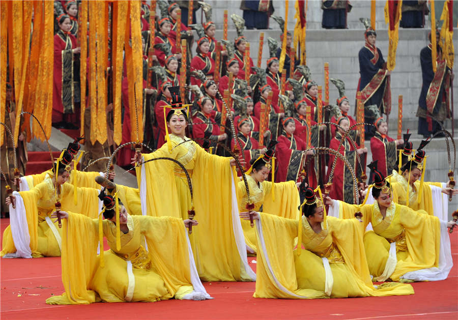 Milhares prestam homenagem ao Imperador Amarelo no Festival de Qingming