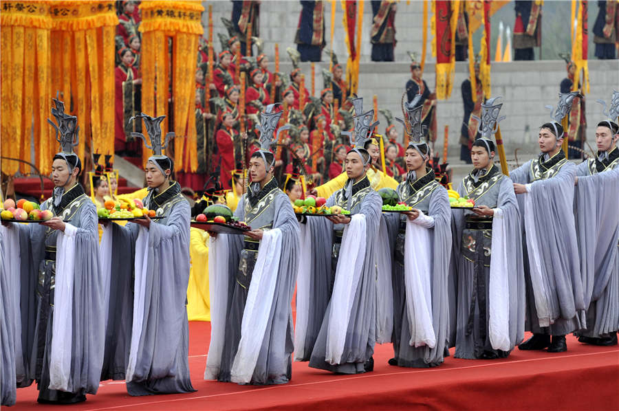 Milhares prestam homenagem ao Imperador Amarelo no Festival de Qingming